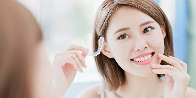 Invisalign-hay-Zenyum